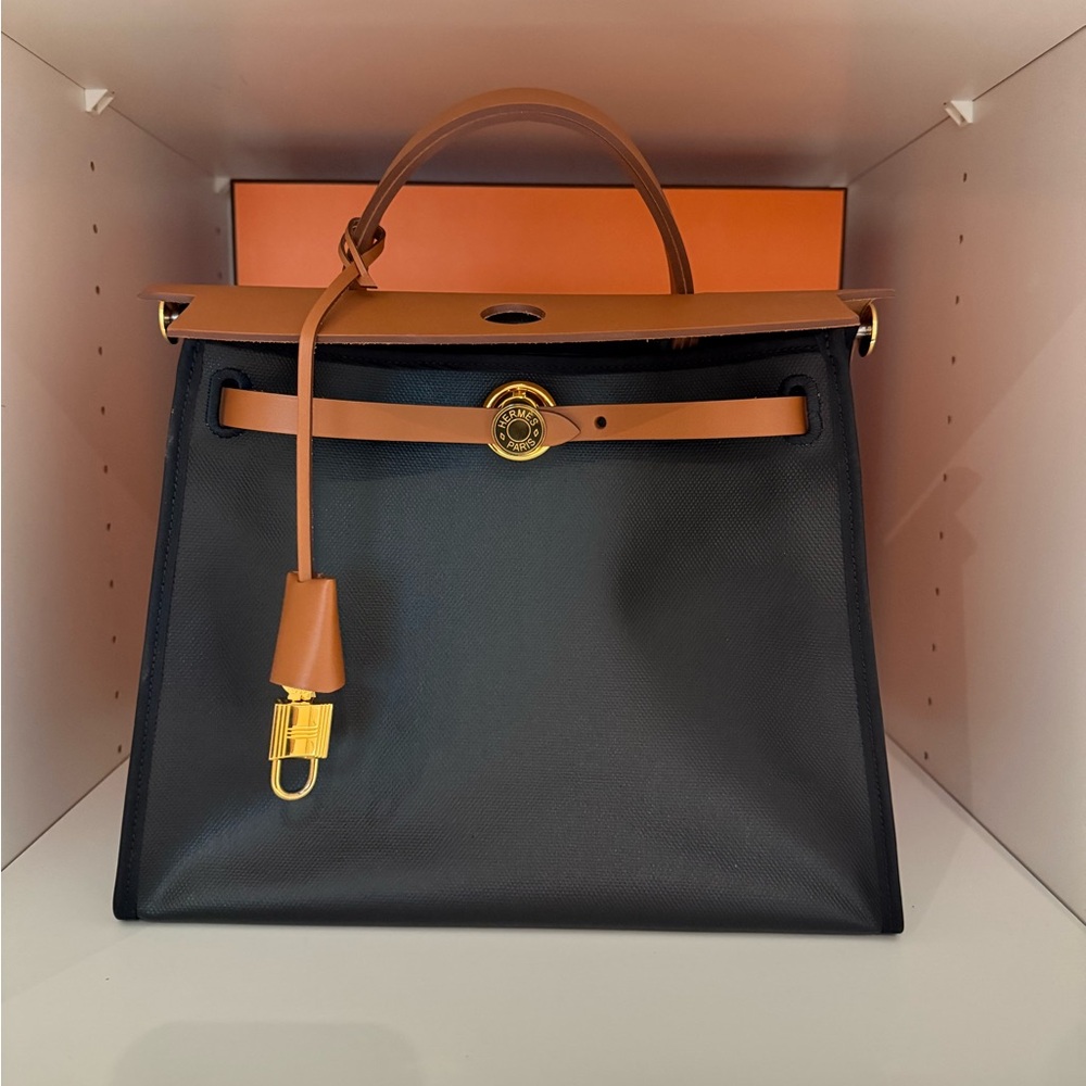 HERMES Her Bag 31 in Coated Noir / Fauvre